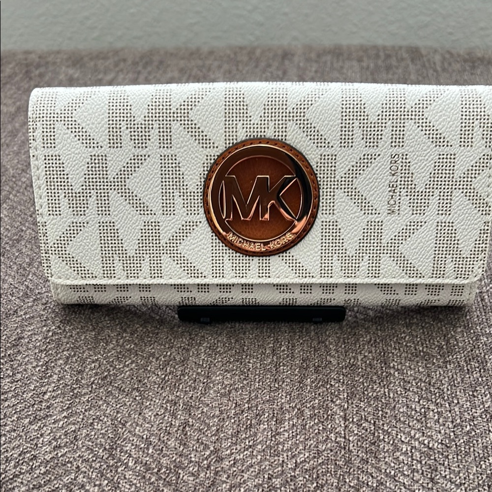 Michael Kors Fulton Flap Continental Wallet Vanilla